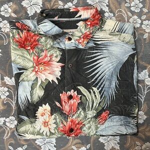 Tommy Bahama 100% silk Hawaiian button down shirt